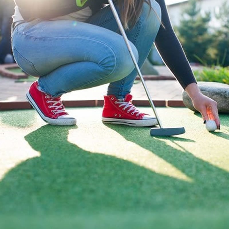 Playing mini golf in Giethoorn