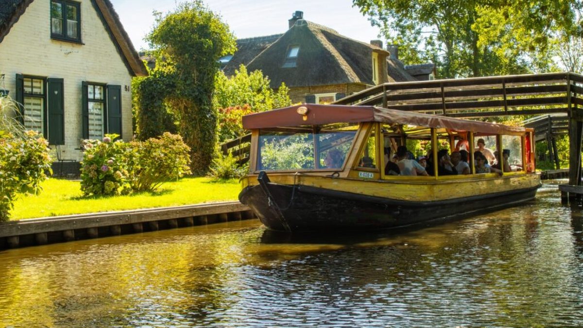 Wo kann ich in Giethoorn eine Rundfahrt buchen? (schnell zum richtigen Ort)