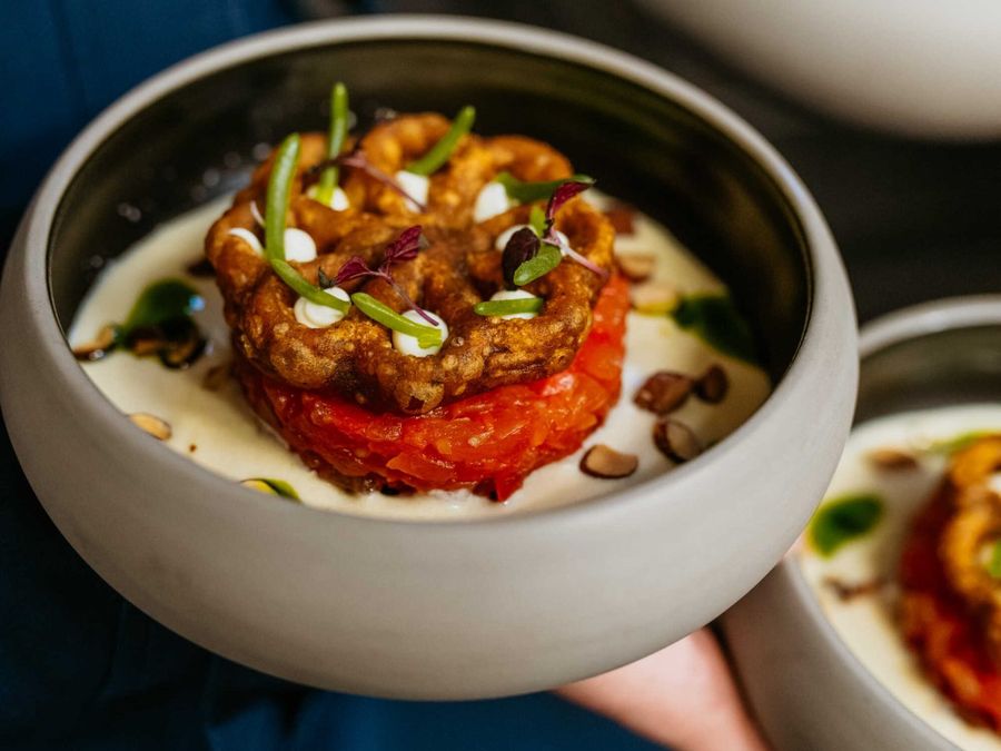 Plated dish in a bowl at ’t Achterhuus