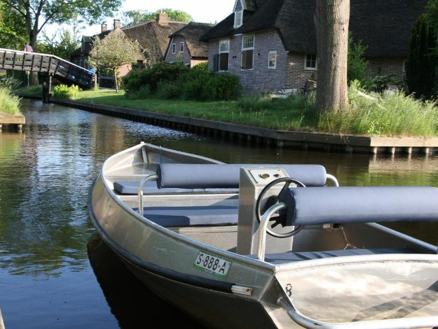 Whisper boat of Hotel De Harmonie on a canal in Giethoorn