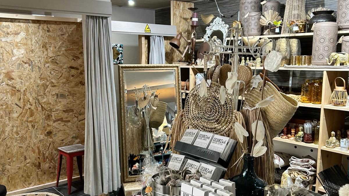 Wohnaccessoires und Geschenkartikel im Laden von Het Wapen van Giethoorn