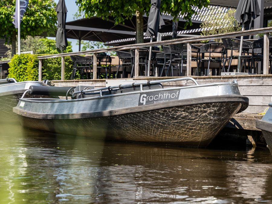 De Grachthof sloop at the quay in front of the terrace
