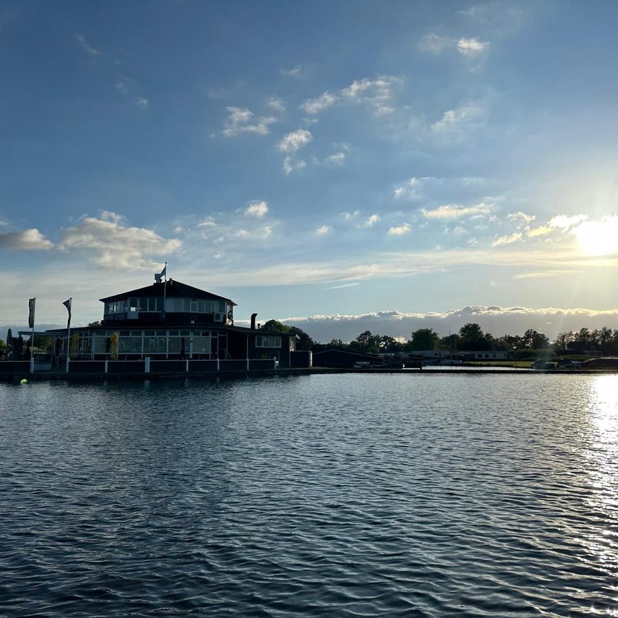 Smit’s Paviljoen am Bovenwijde bei Sonnenuntergang