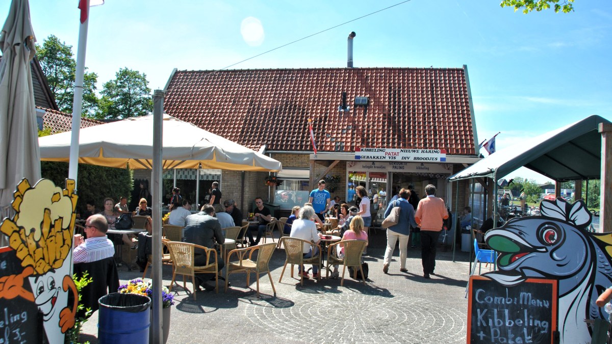Terrasse des Fischhandels Gerrits & De Boer in Giethoorn