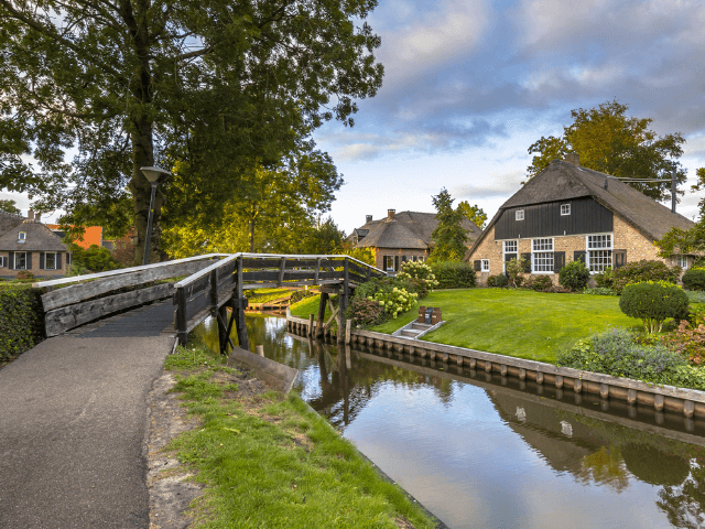 driving from germany to giethoorn and explore the beautifull surrounding