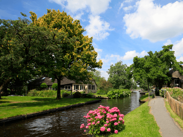have a look a giethoorn and you will seeing things what you did not know